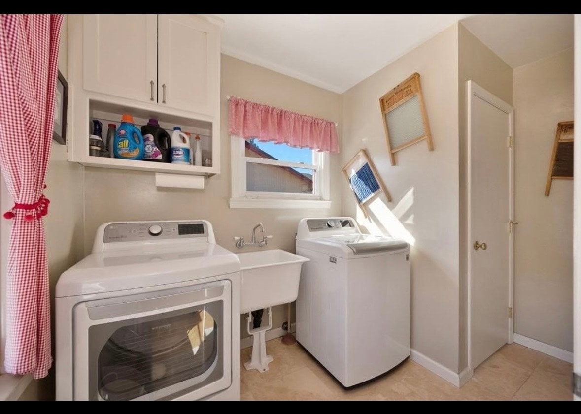 Building Photo - 391 5th St