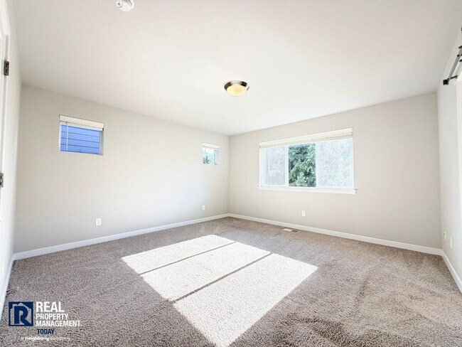 Building Photo - Modern 5-Bedroom Home with Mother-In-Law Suite & Covered Patio!