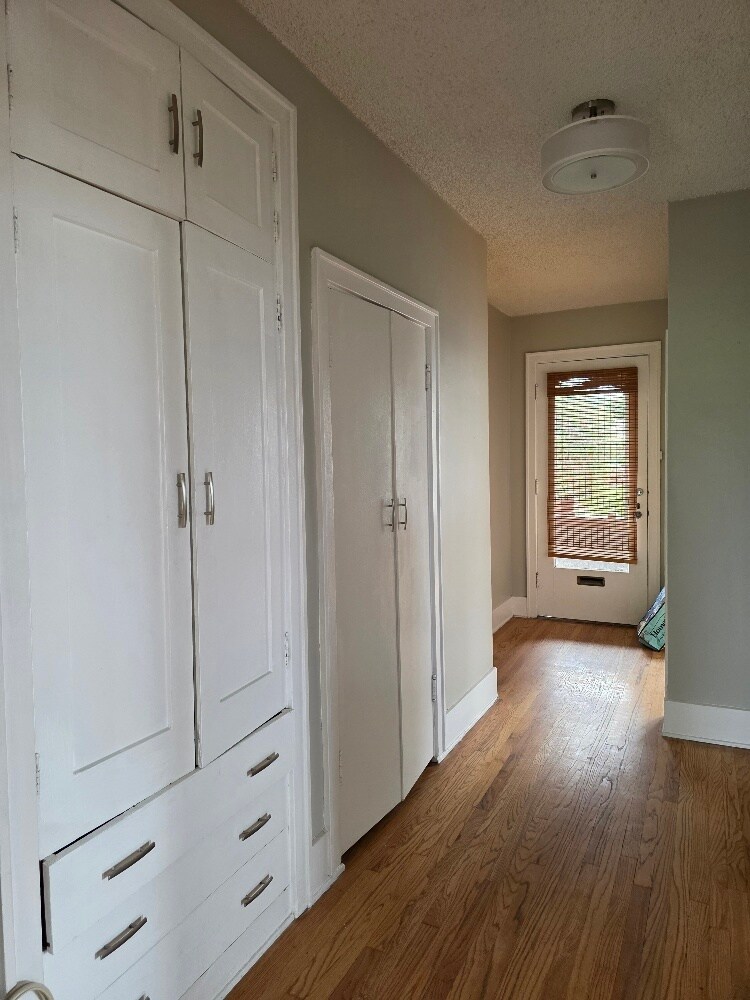Hallway from Front door - 1647 Angelus Ave