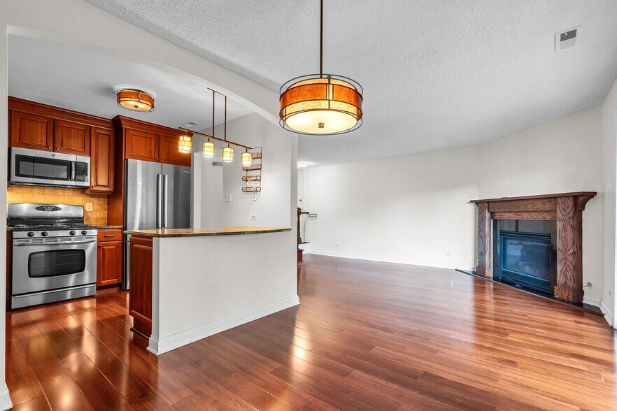 Building Photo - 1719 Lakecliffe Dr