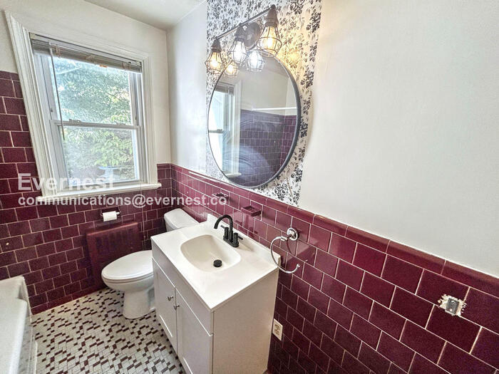 Building Photo - 5631 Swan Dr