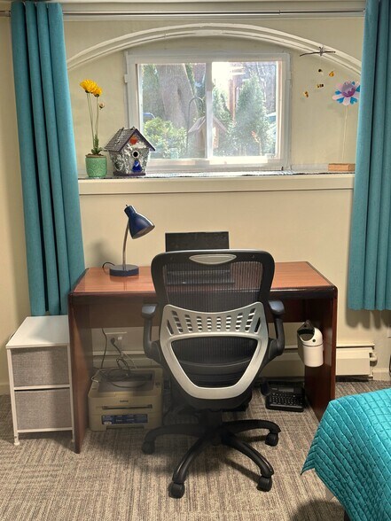 Master BR - 5940 N Bernard St