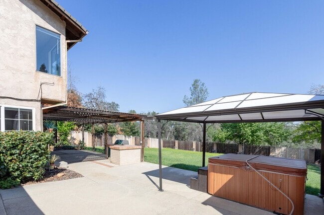 Building Photo - 4 Bedroom Home in West Redding