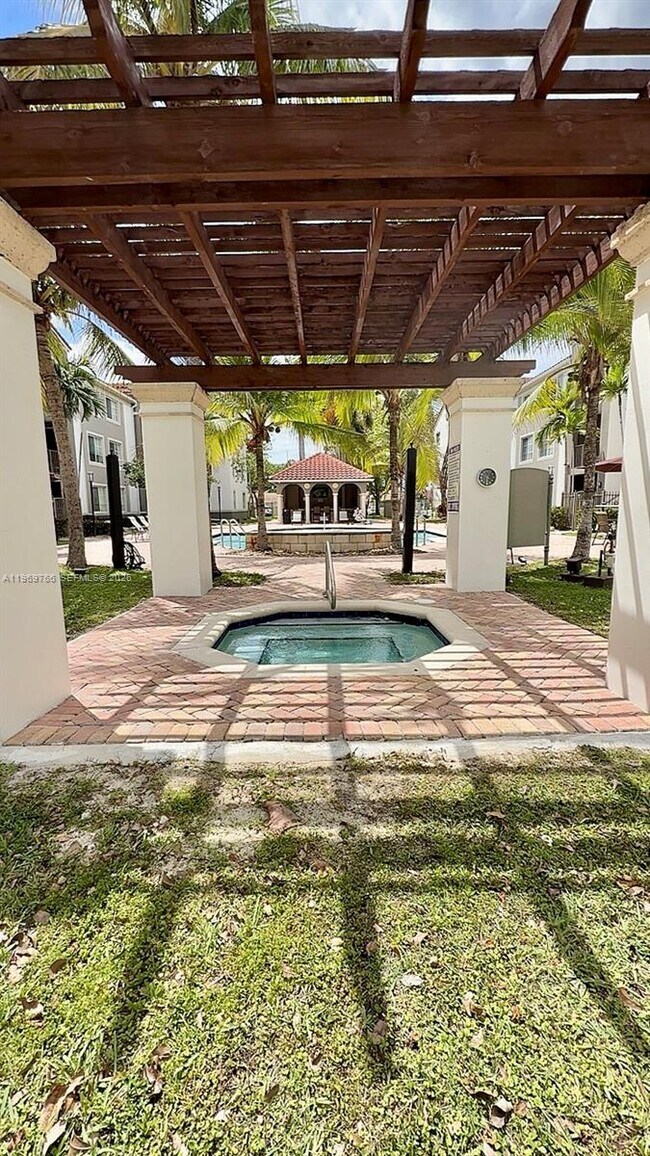 Building Photo - 6831 SW 44th St