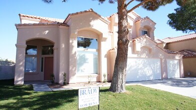 Building Photo - WONDERFUL 5 BD HOME WELL-LOCATED NORTHWEST...