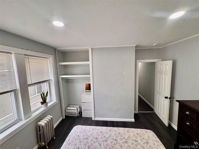 Building Photo - 645 E Beech St