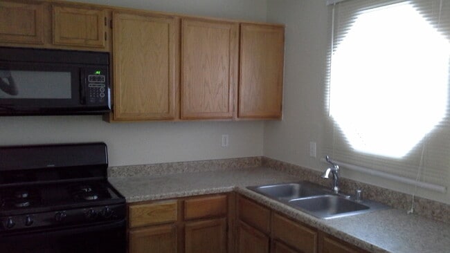 Building Photo - Vizcaya Condo in Gated Community