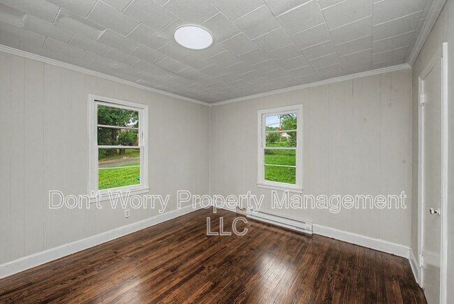 Building Photo - 1005 True Ln