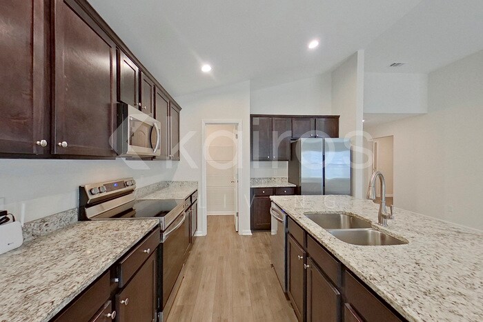 Building Photo - 103 St Phillip Wy