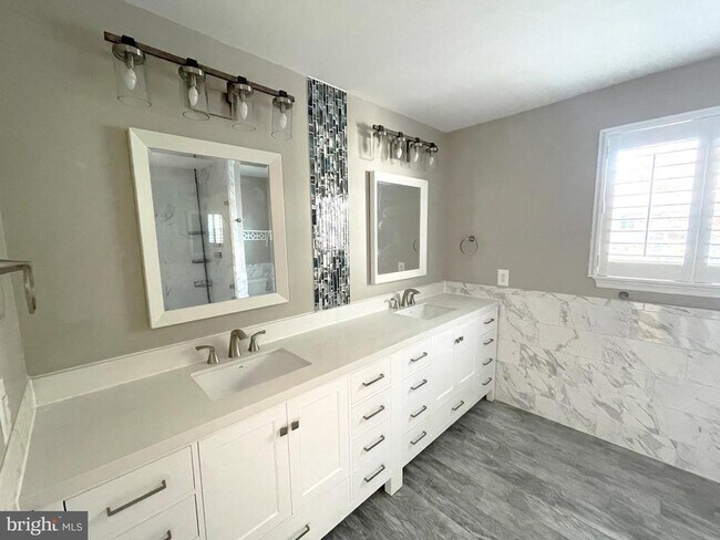 Building Photo - 20871 Freedom Run Dr