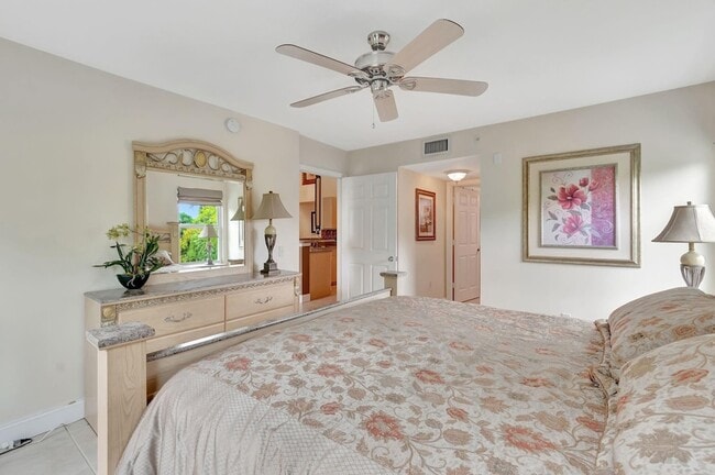 Building Photo - 923 Villa Cir