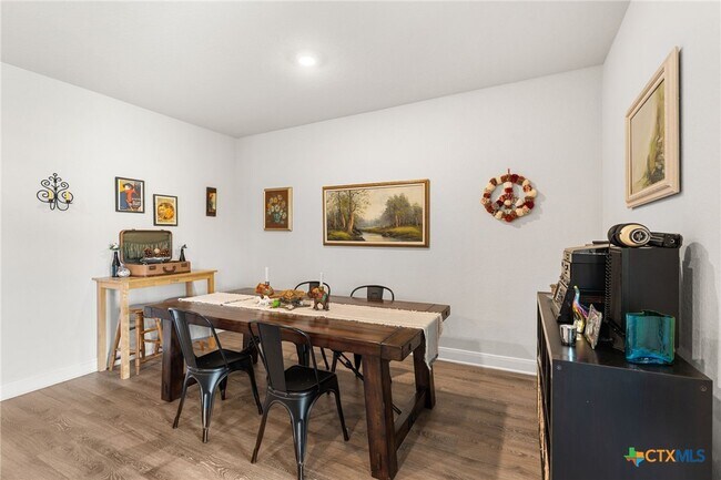 Building Photo - 1444 Acorn Wood
