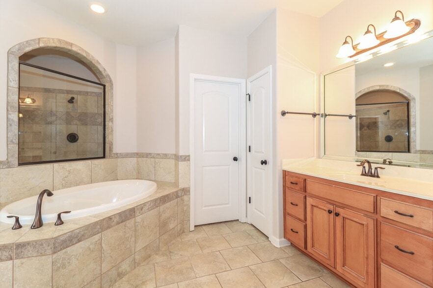 Building Photo - 30 Whispering Creek Dr