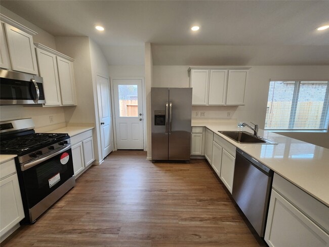 Building Photo - 1954 Ballesteros St