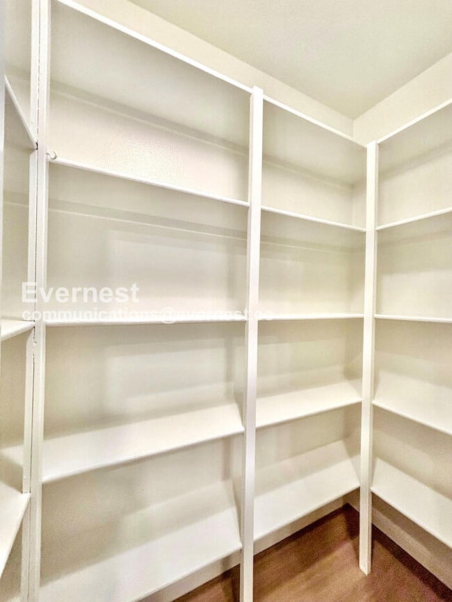 Building Photo - 9 Vía Espiritu