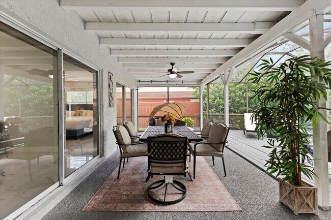 Building Photo - 5136 Beechwood Rd