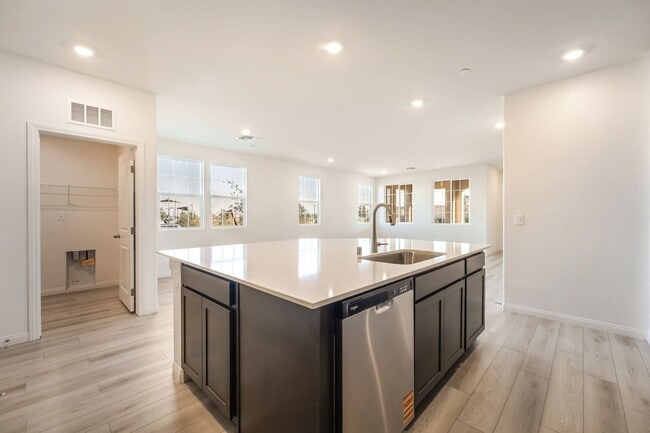 Building Photo - Brand New 2025 Home with 3 bedrooms,  3 ba...