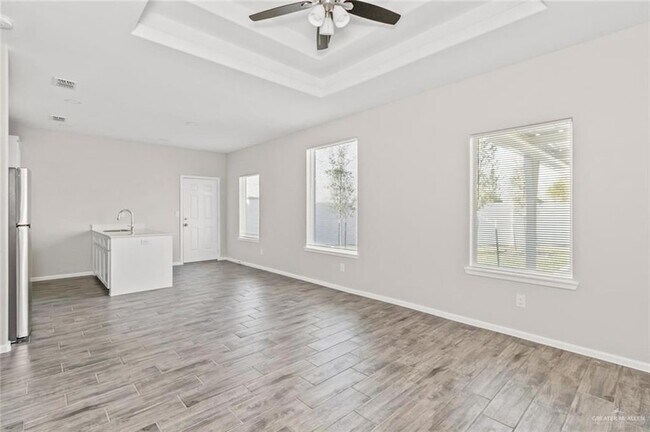 Building Photo - 1216 Shavano Dr