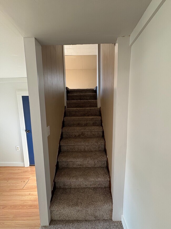 Building Photo - 627 Houser Dr