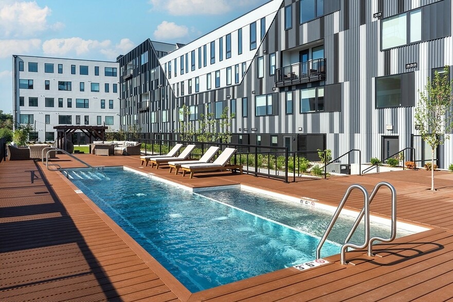 Building Photo - Steelcote Square