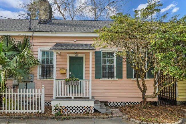 Building Photo - 307 W Waldburg Ln