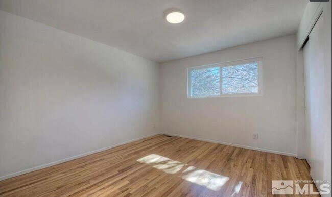Building Photo - 965 Grandview Ave