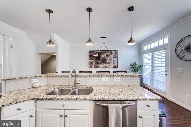 Building Photo - 947 Harrison Cir