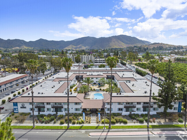 Aerial - University Riverside Gardens