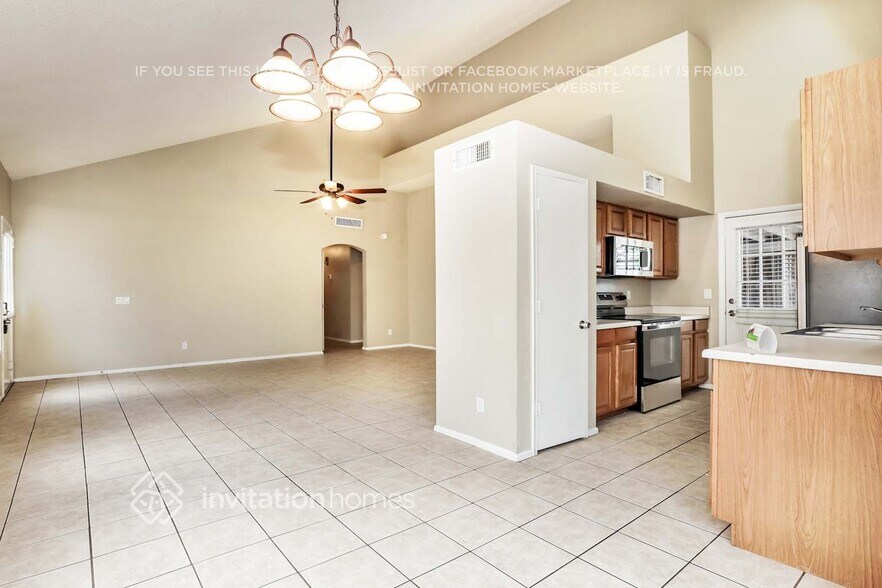 Building Photo - 822 E Gila Ln