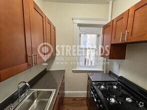 Building Photo - bedroom in Boston MA 02215