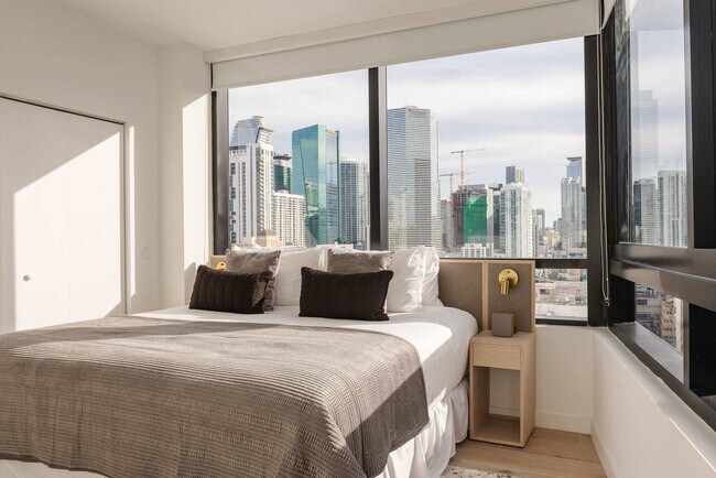 Building Photo - 225 N Miami Ave