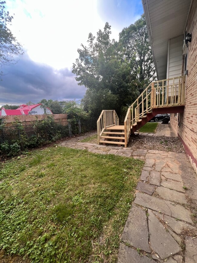 Building Photo - 2 Water Tower Rd