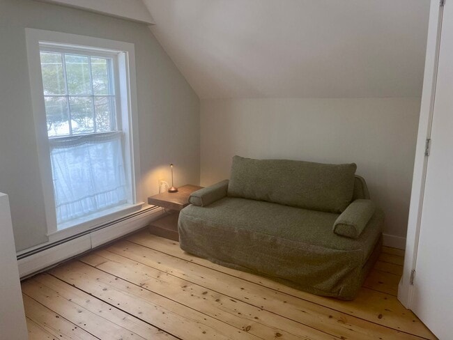 Building Photo - 2 Bedroom in Woodstock