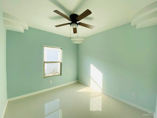Building Photo - 208 W Rutherford Ave