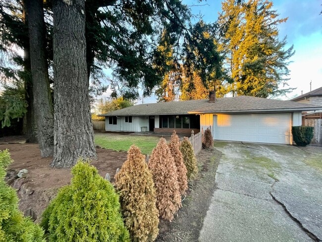 Building Photo - Classic 3 Bedroom 1.5 Bathroom Ranch House in Beaverton!! Great Yard! Cedar Hills~Cedar Mill Nort...