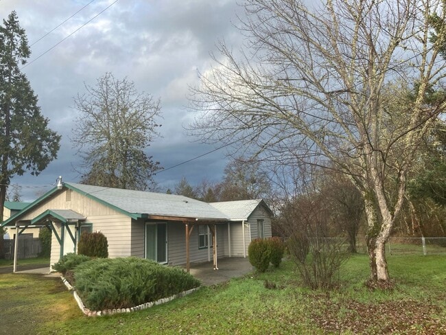 Primary Photo - Welcome to this cozy spot 2 bed, 1 bath, remodeled kitchen, washer/dryer hookup, large yard, carp...