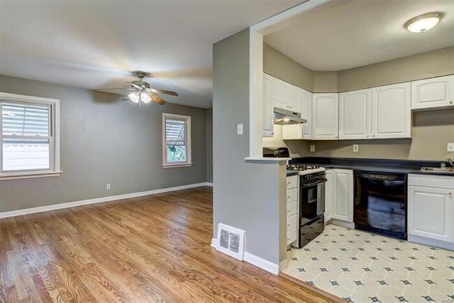 Building Photo - Fantastic 2bd/1ba home! Coming soon!