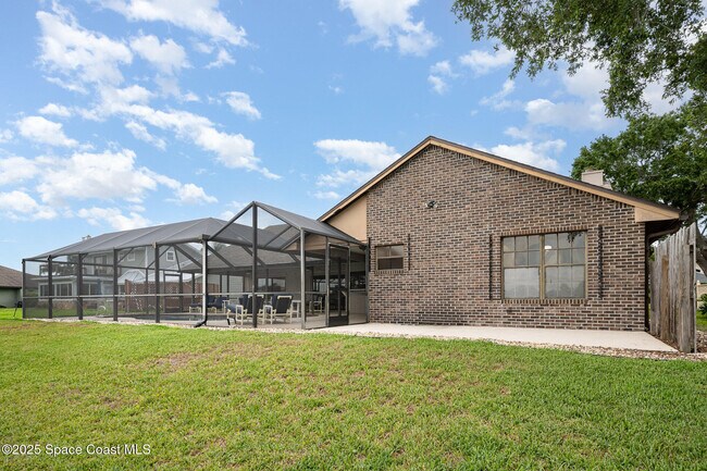 Building Photo - 441 Crystal Lake Dr