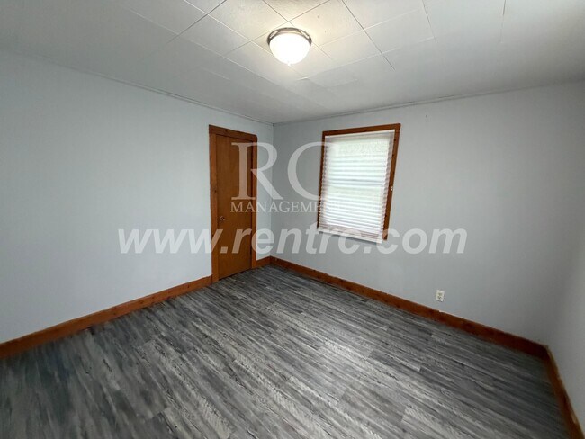 Building Photo - 1206 Robinson-