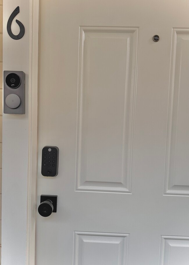 Building Photo - 2120 Pearl St