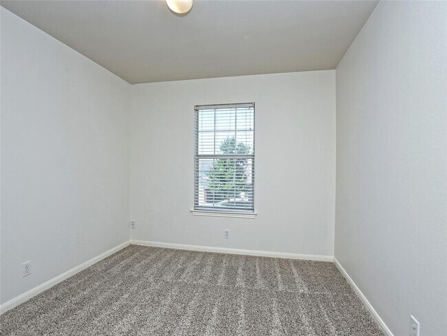 Building Photo - 305 N Heatherwilde Blvd
