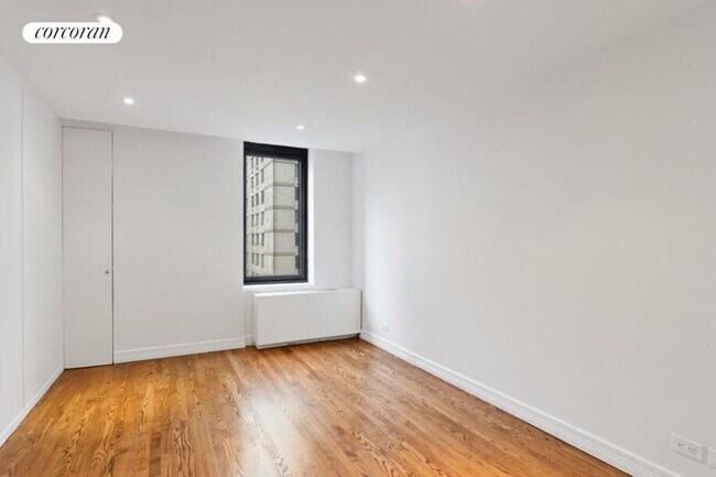 Building Photo - 161 W 61st St