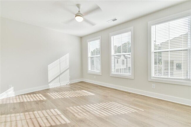 Building Photo - 235 Firefly Cir