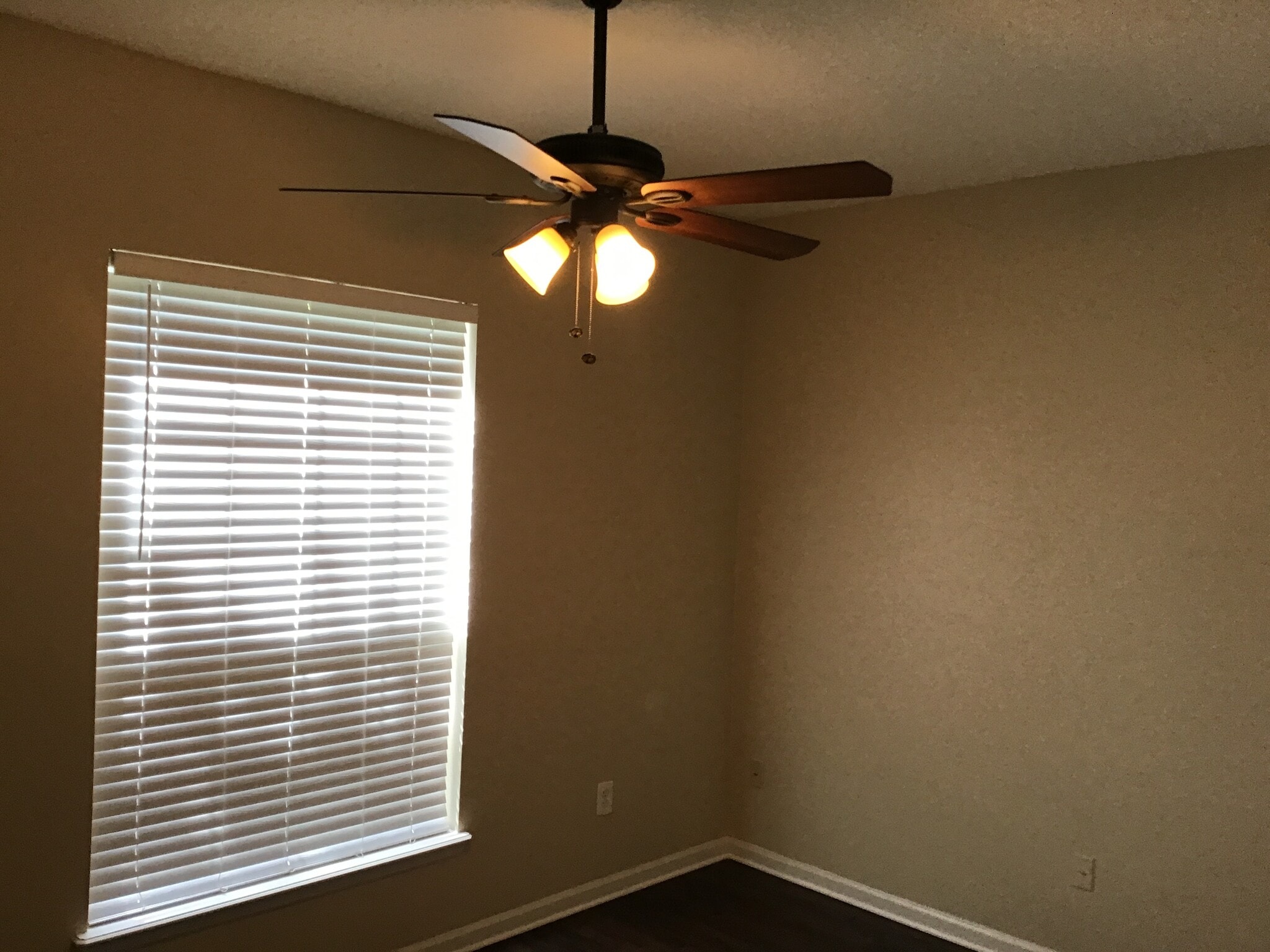 Building Photo - 671 Southland Ln