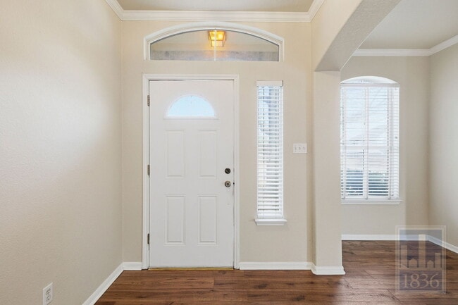 Building Photo - 1110 Water Birch