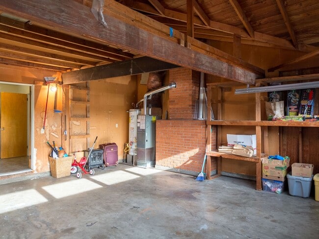 Building Photo - 1930 NW Kings Blvd