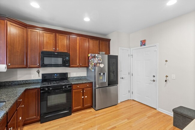 Building Photo - 71 Kendall Ct