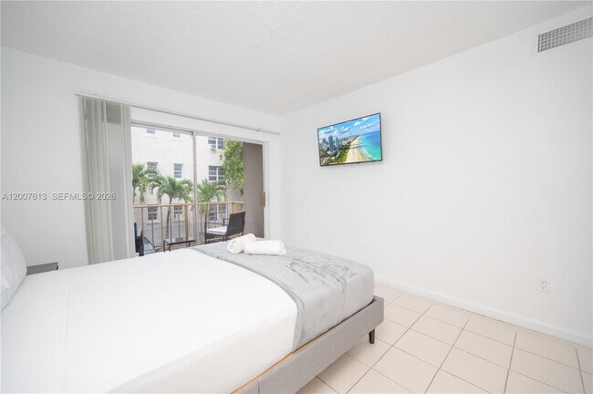 Building Photo - 500 NE 26th St