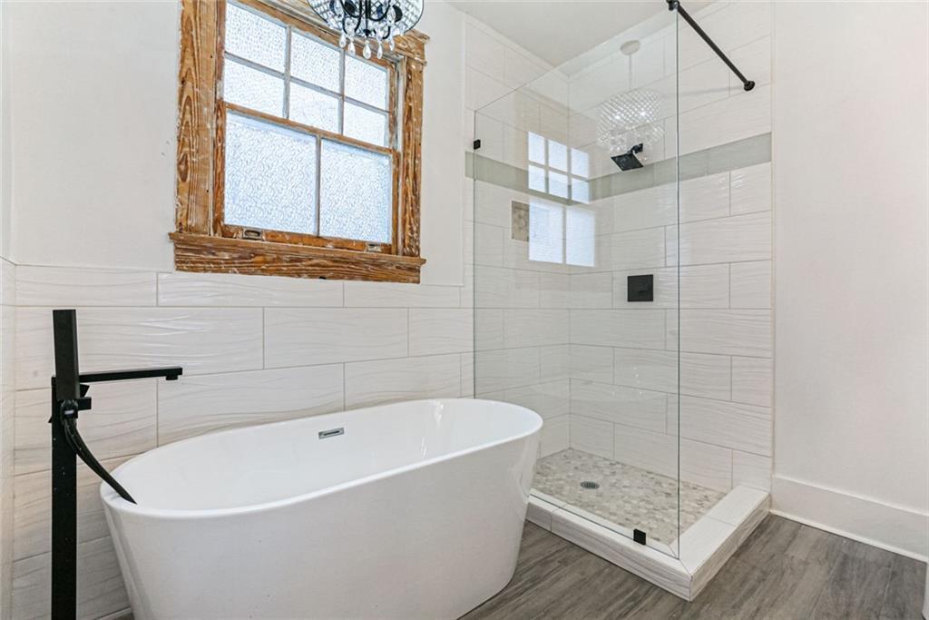 Primary Bath - 3033 Robert St