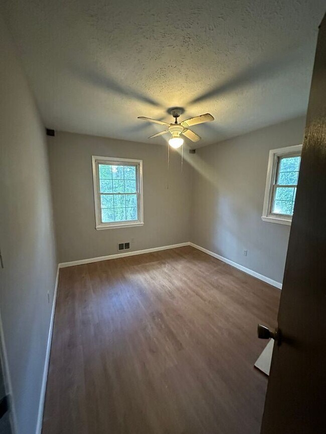 Building Photo - COMING SOON! Charming Split-Level Single-F...